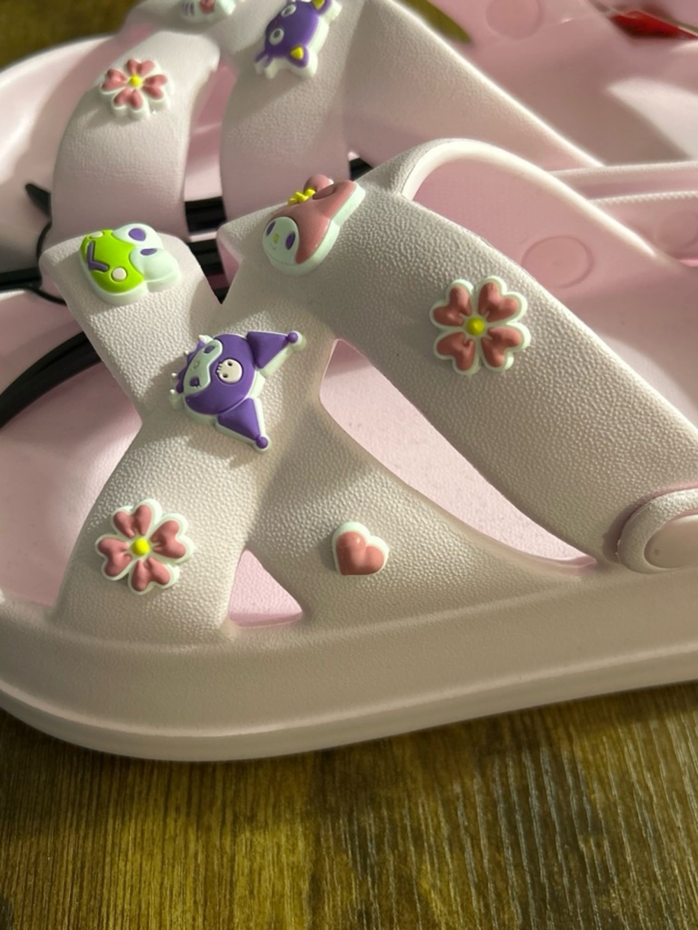 Women’s Sanrio Croc-Like Pink Slip-On Clogs with Decorative Charms Size 8 - Picture 3 of 5
